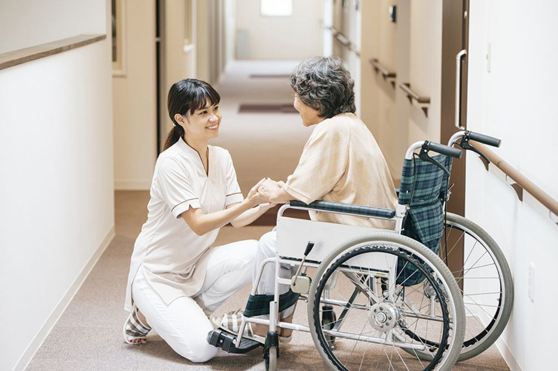 Nghề Điều Dưỡng Tại Nhật Bản 2025: Lương, Quyền Lợi & Cơ Hội Thực Tế