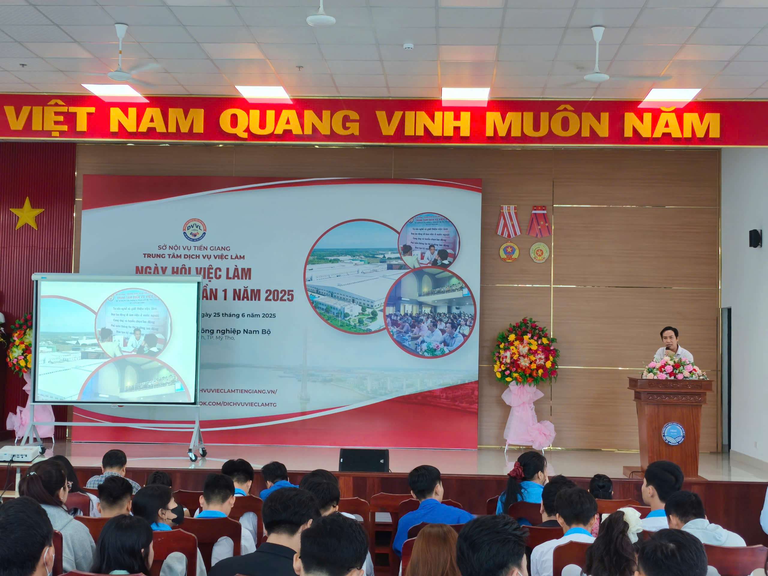 Hoa Hướng Dương Tham Dự Ngày Hội Việc Làm Tỉnh Tiền Giang Lần 1 Năm 2025